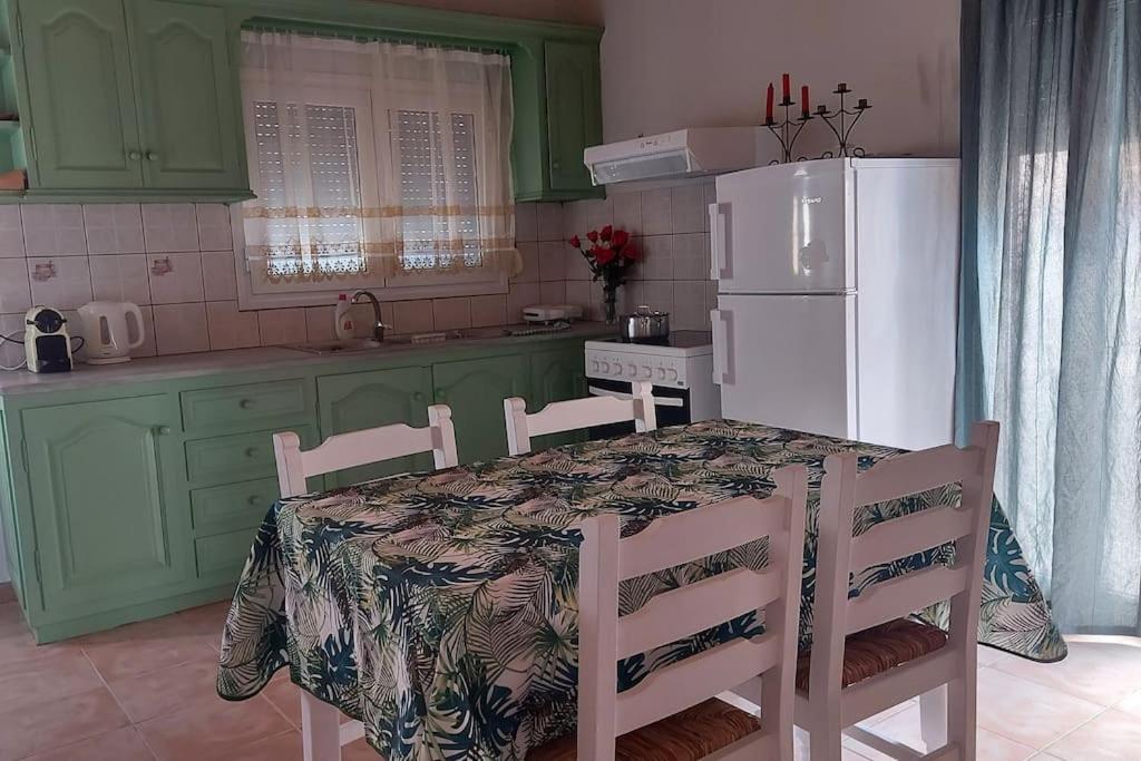 Colorful 2-Bedroom House In Gáiosz Kültér fotó